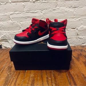 nike JORDAN 1 MID (TD)
BLACK/FIRE RED size 8c